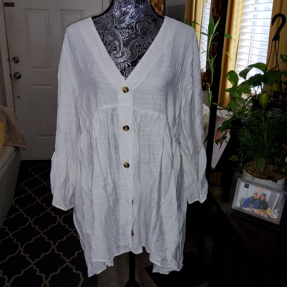 Chic White V-Neck Blouse Or Cover Up Or MINI  with Button Detail - Picture 2 of 4